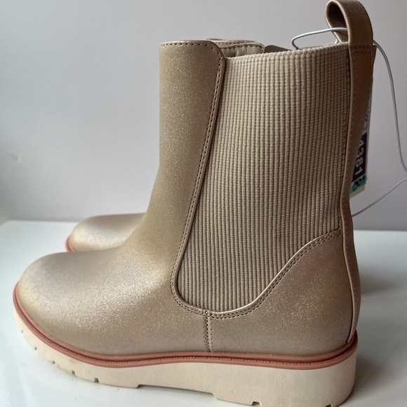 NEW Girls Size 5 Ivory Gold Laurel Chelsea Boots -  Art Class - Picture 1 of 10